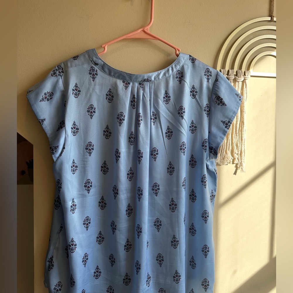 Liz Claiborne Blue Floral Women's Top - Picture 5 of 6